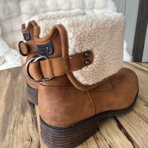 Ugg Aldon chestnut water resistant Sherpa and leather boots